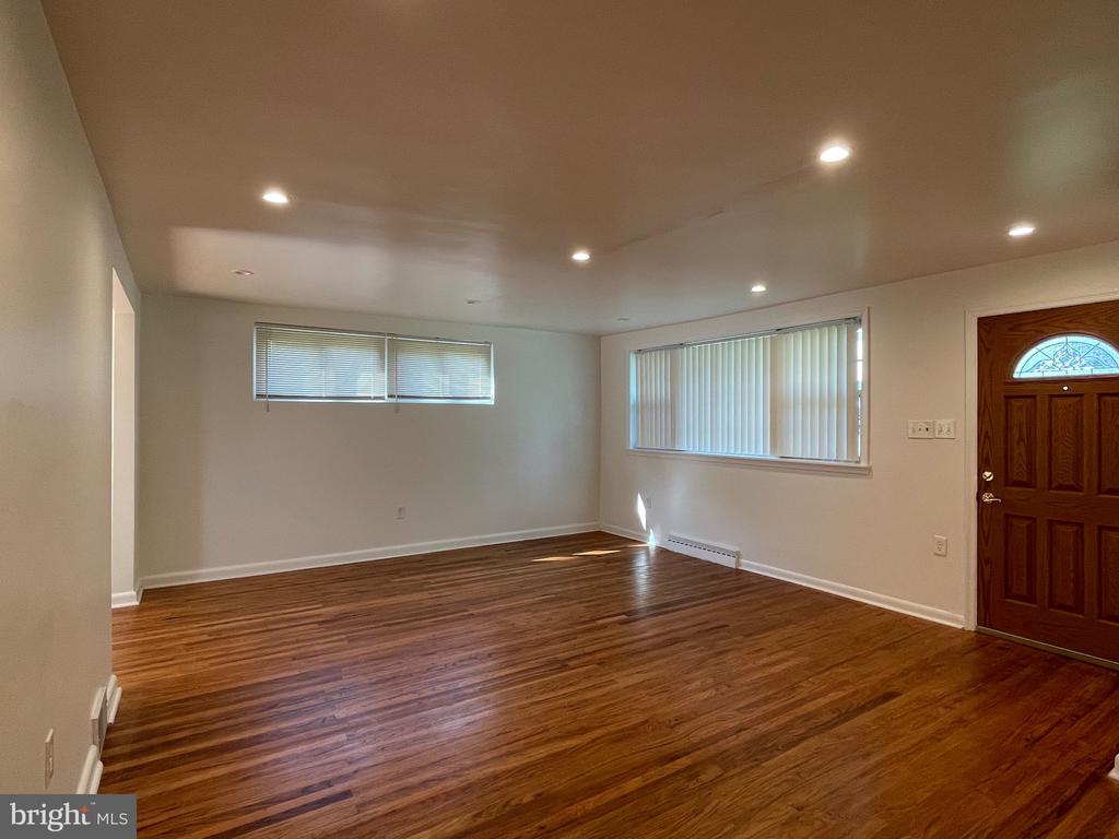 21 W GOLF CLUB LANE