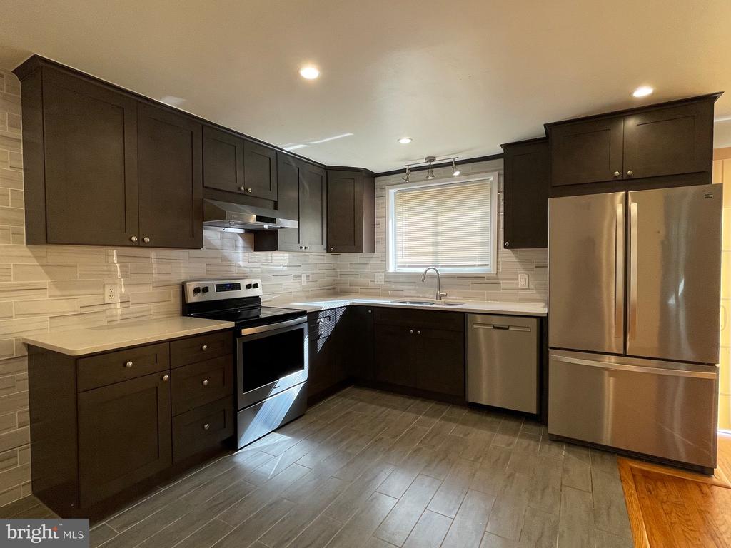 21 W GOLF CLUB LANE