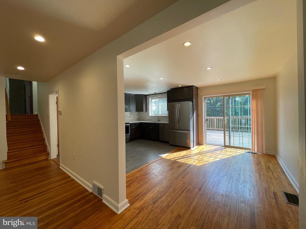 21 W GOLF CLUB LANE