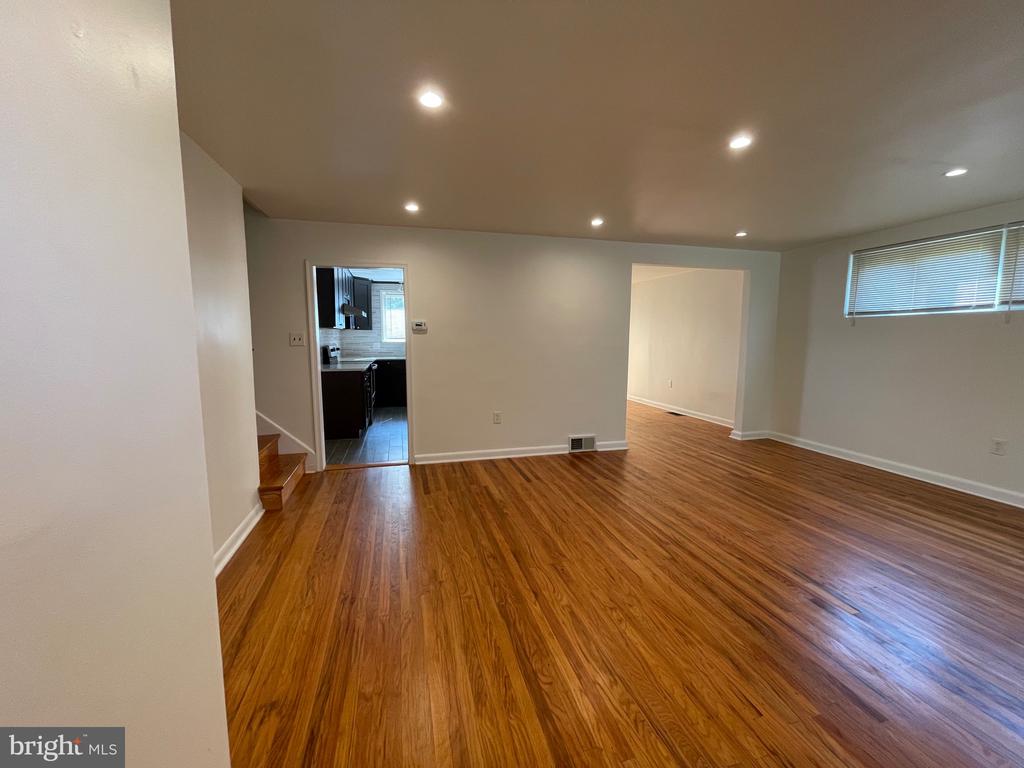 21 W GOLF CLUB LANE