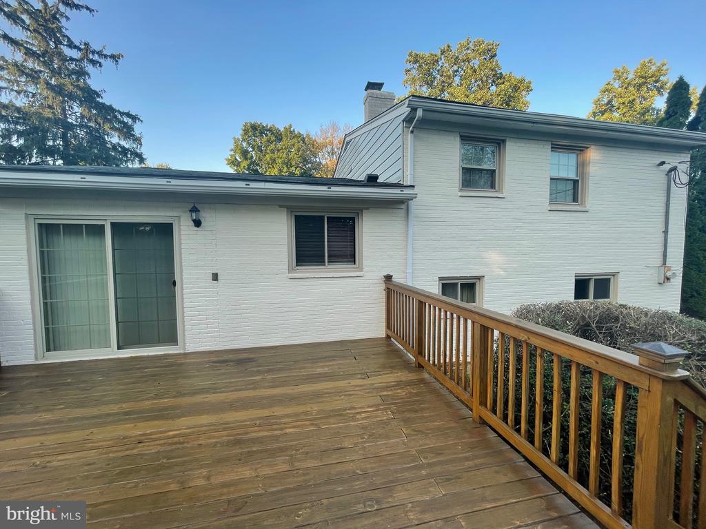 21 W GOLF CLUB LANE