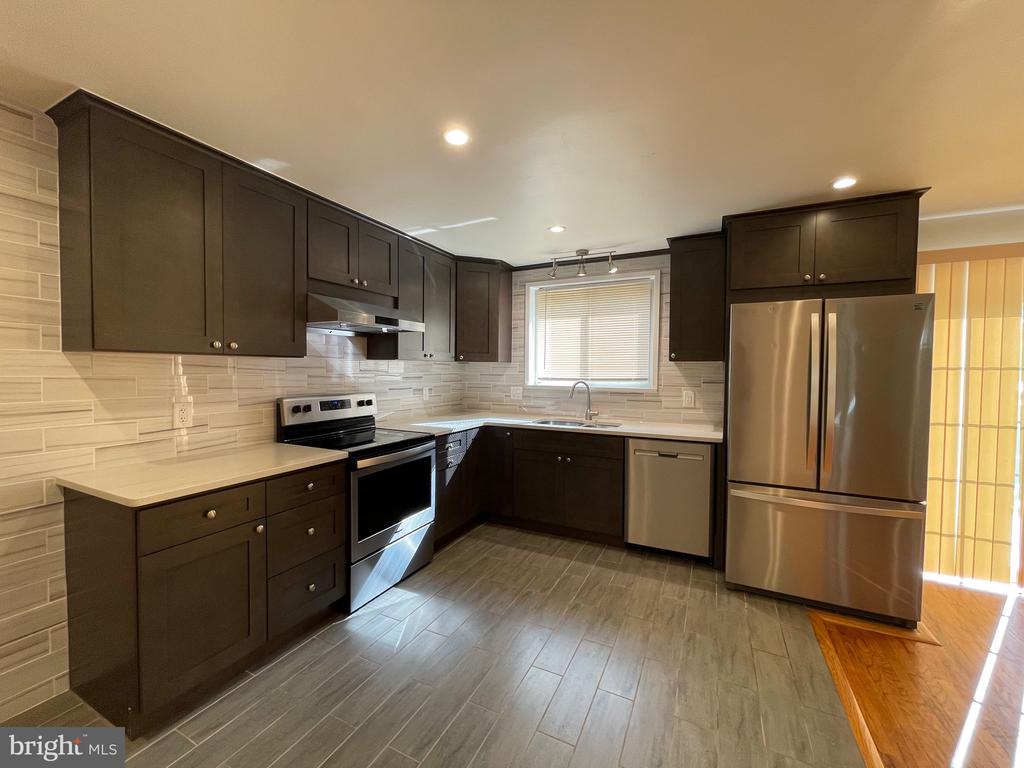 21 W GOLF CLUB LANE