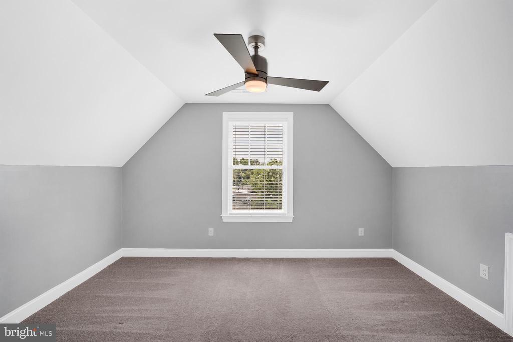 642 West End Walk