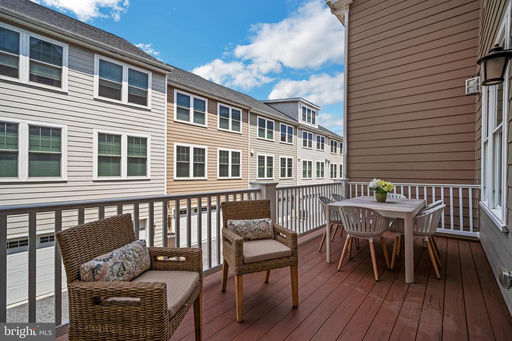 642 West End Walk