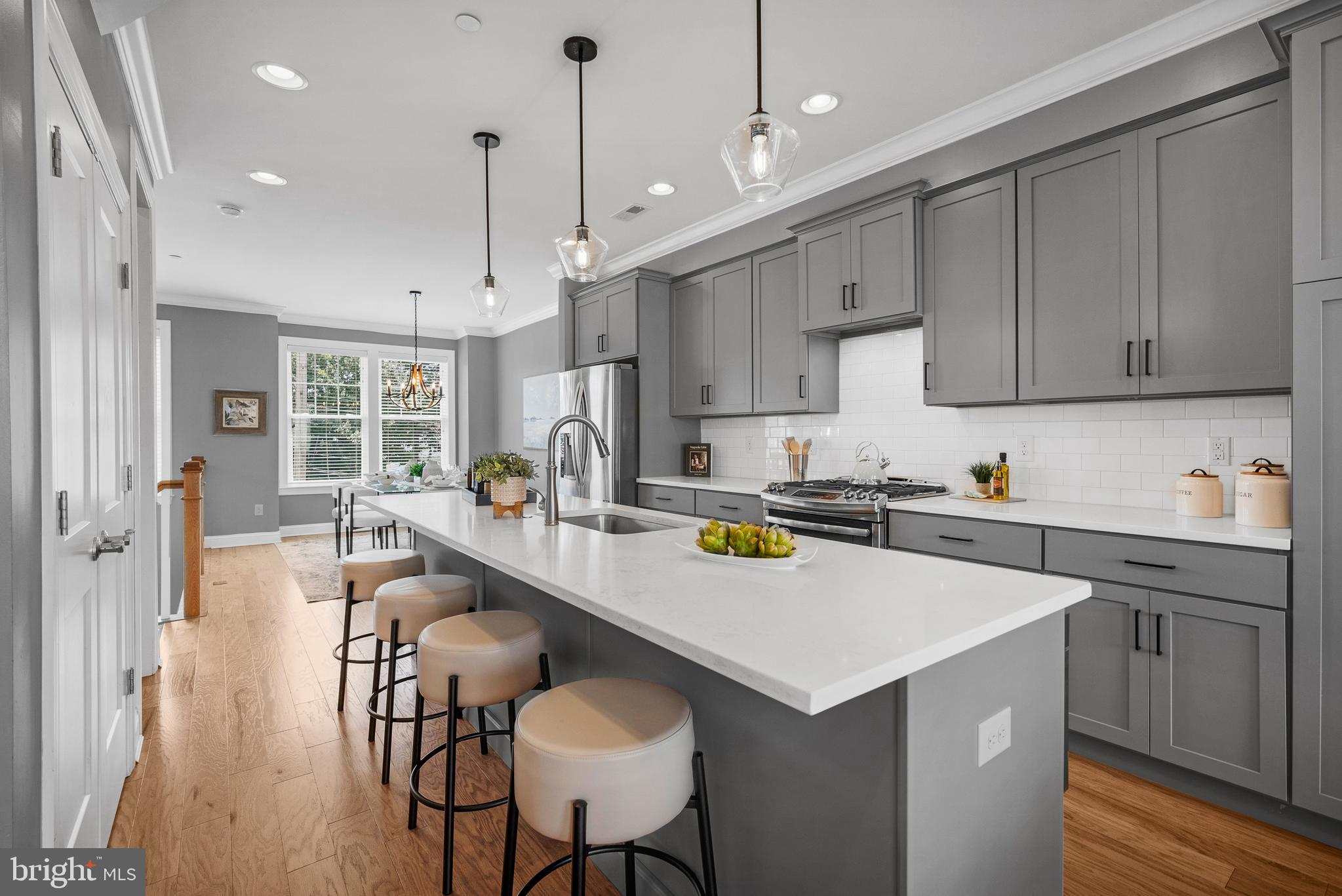 642 West End Walk