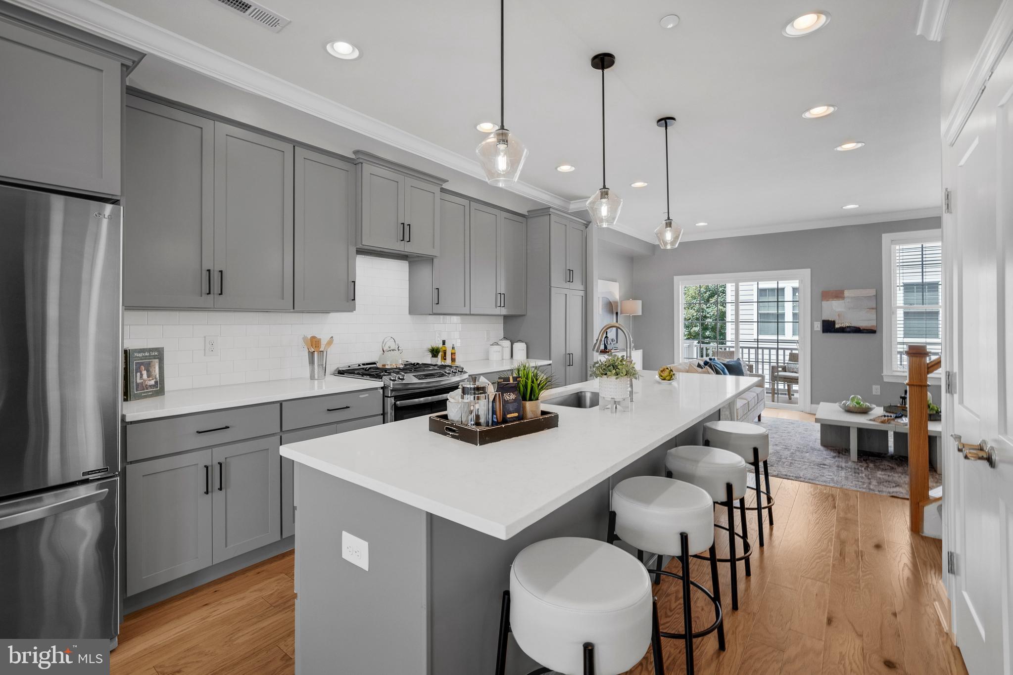642 West End Walk
