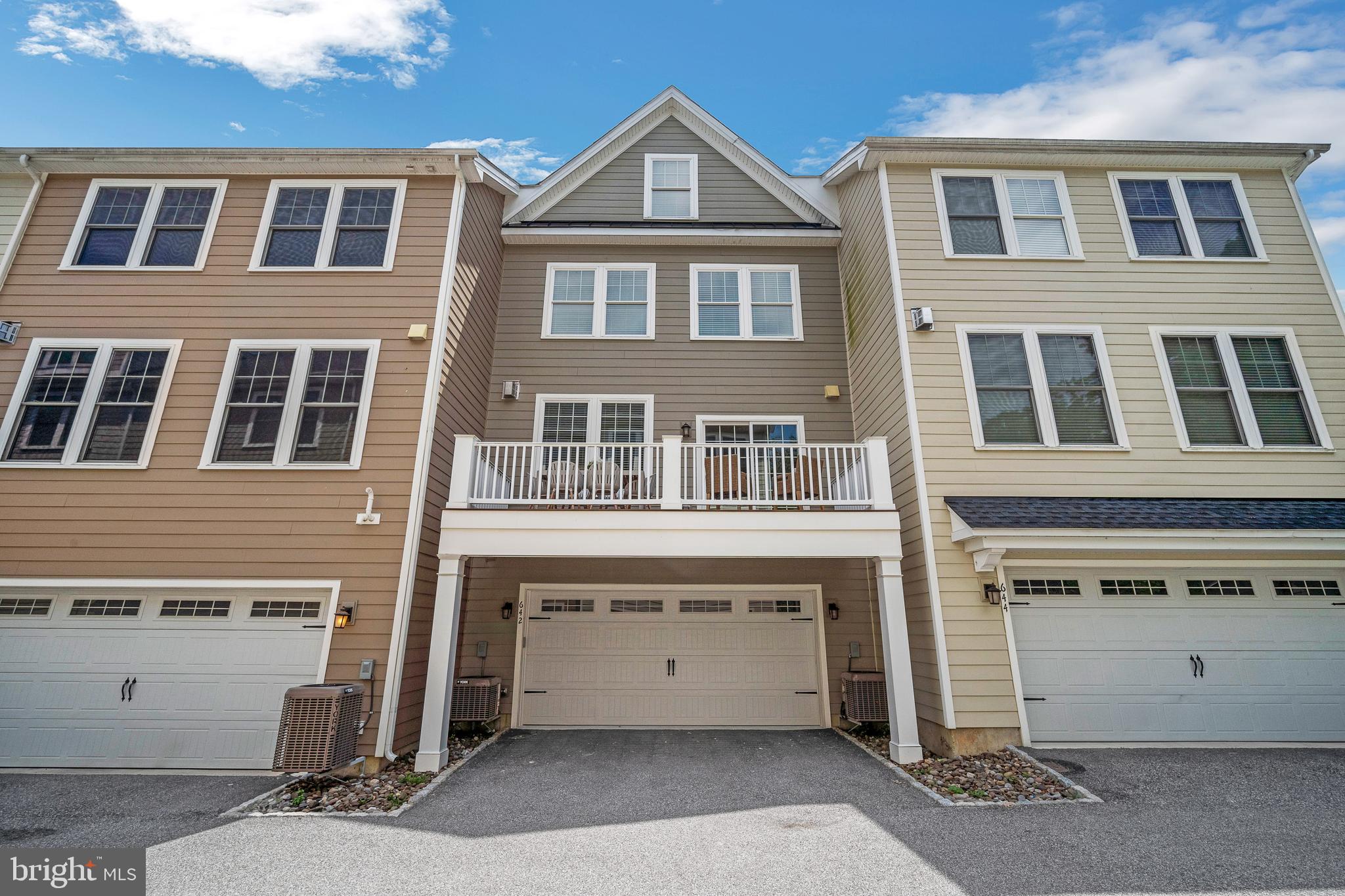 642 West End Walk