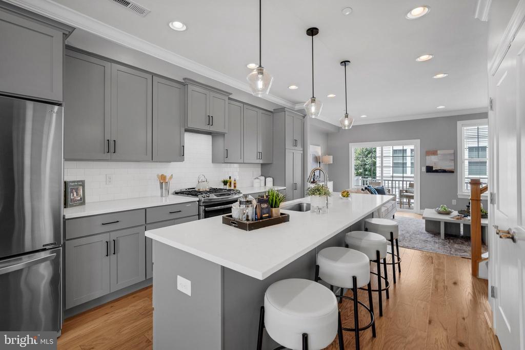 642 West End Walk