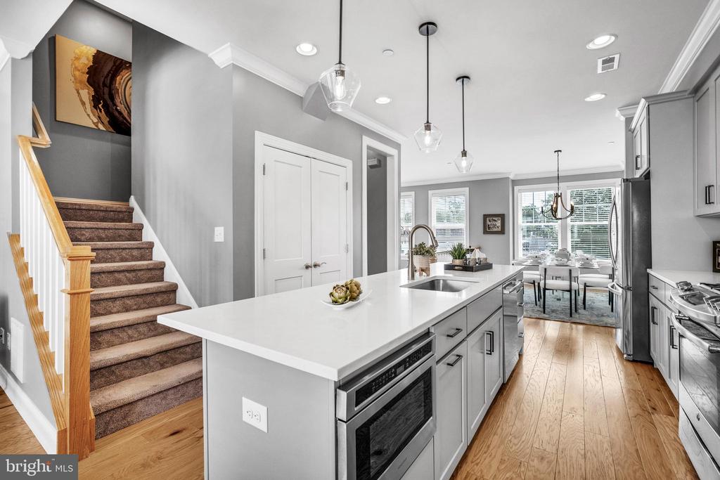 642 West End Walk