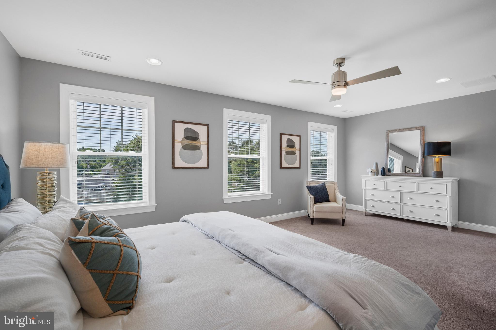 642 West End Walk