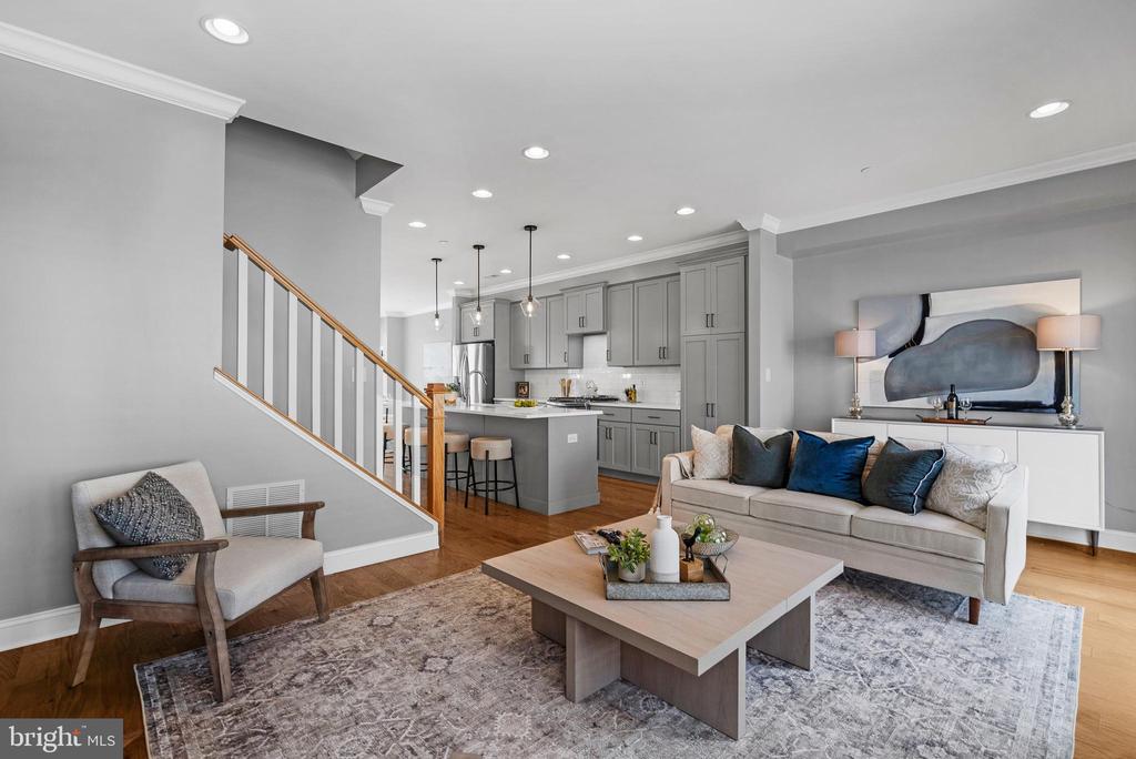 642 West End Walk