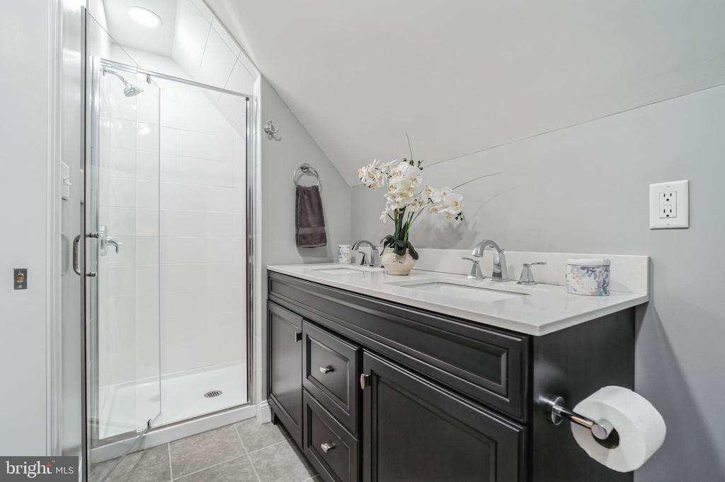 642 West End Walk