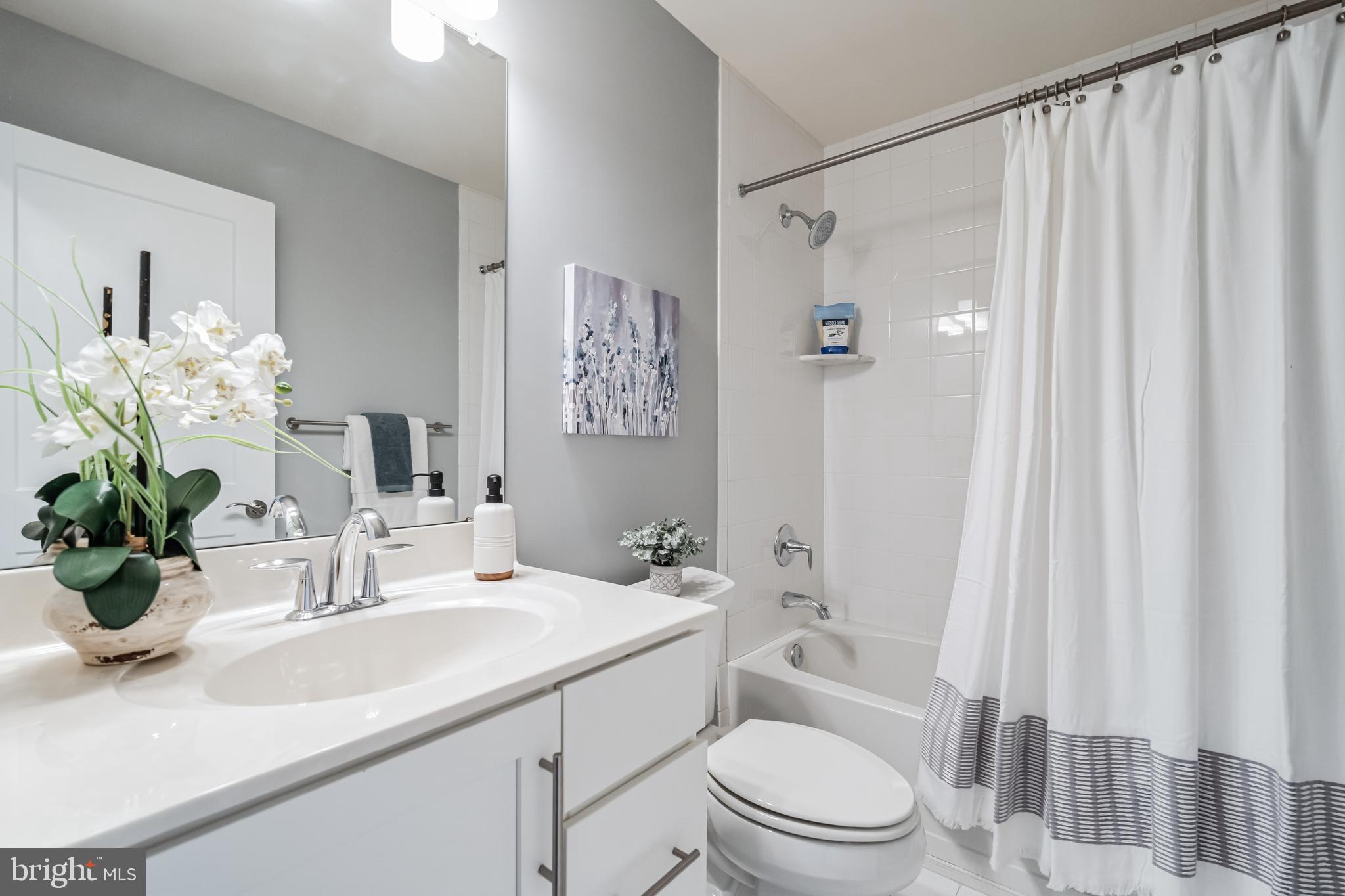 642 West End Walk