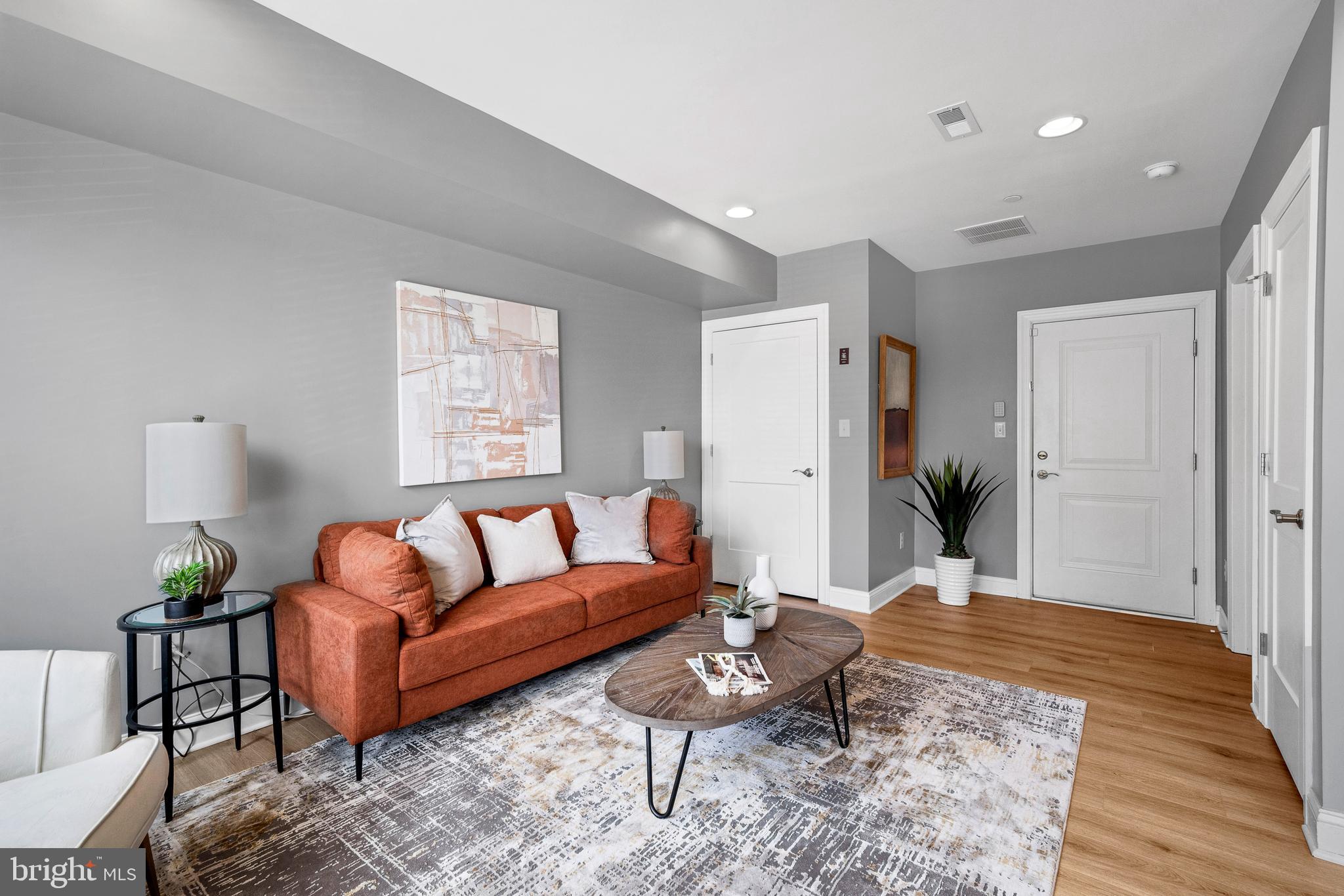 642 West End Walk