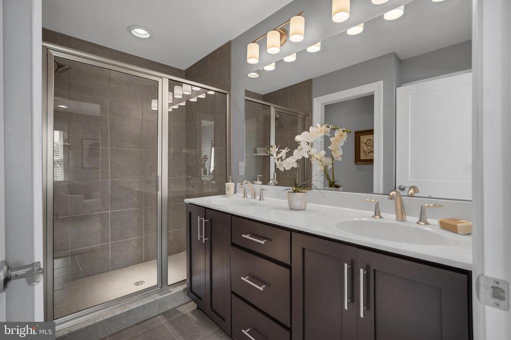 642 West End Walk