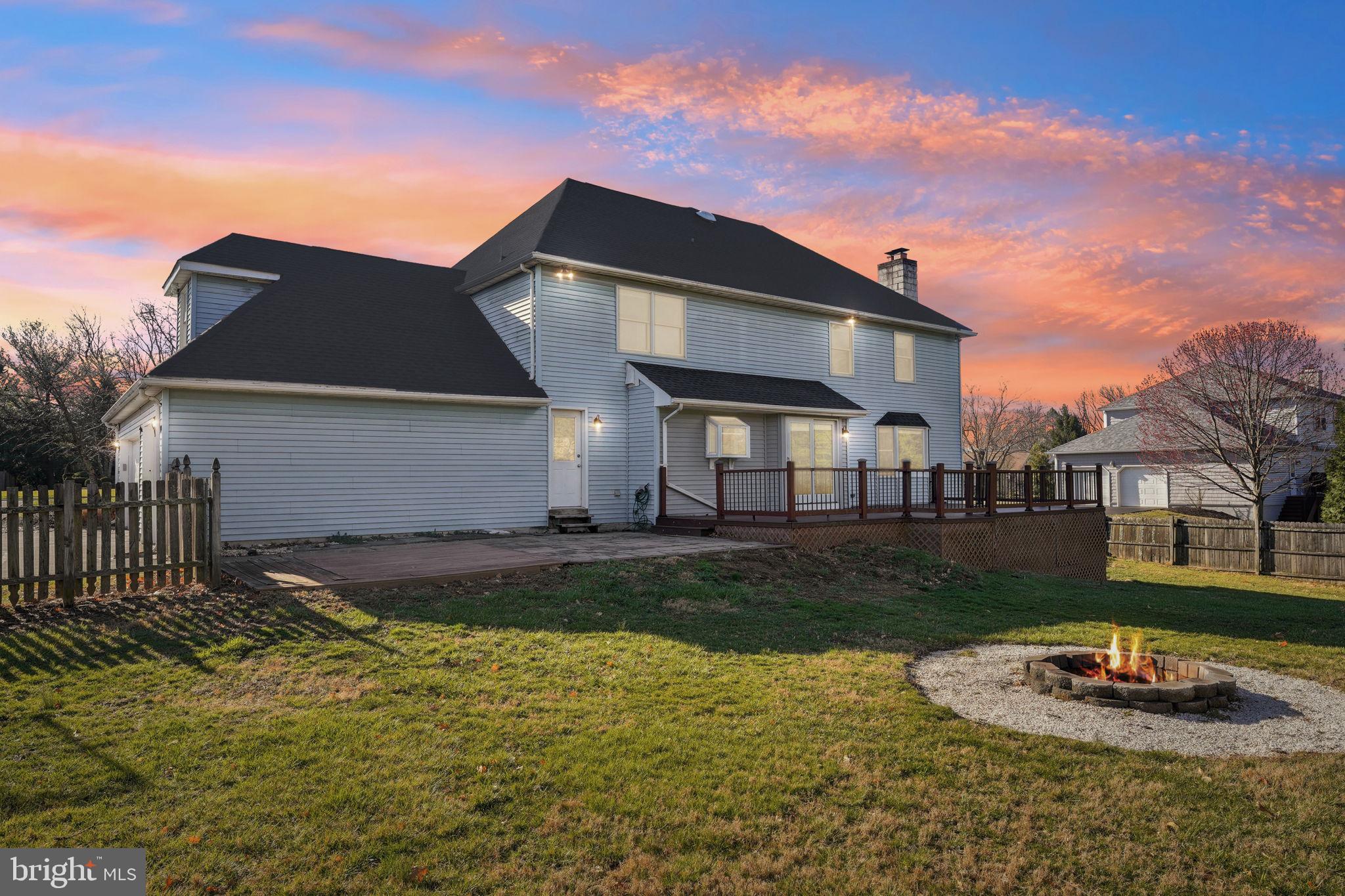 1832 Saxon Ln