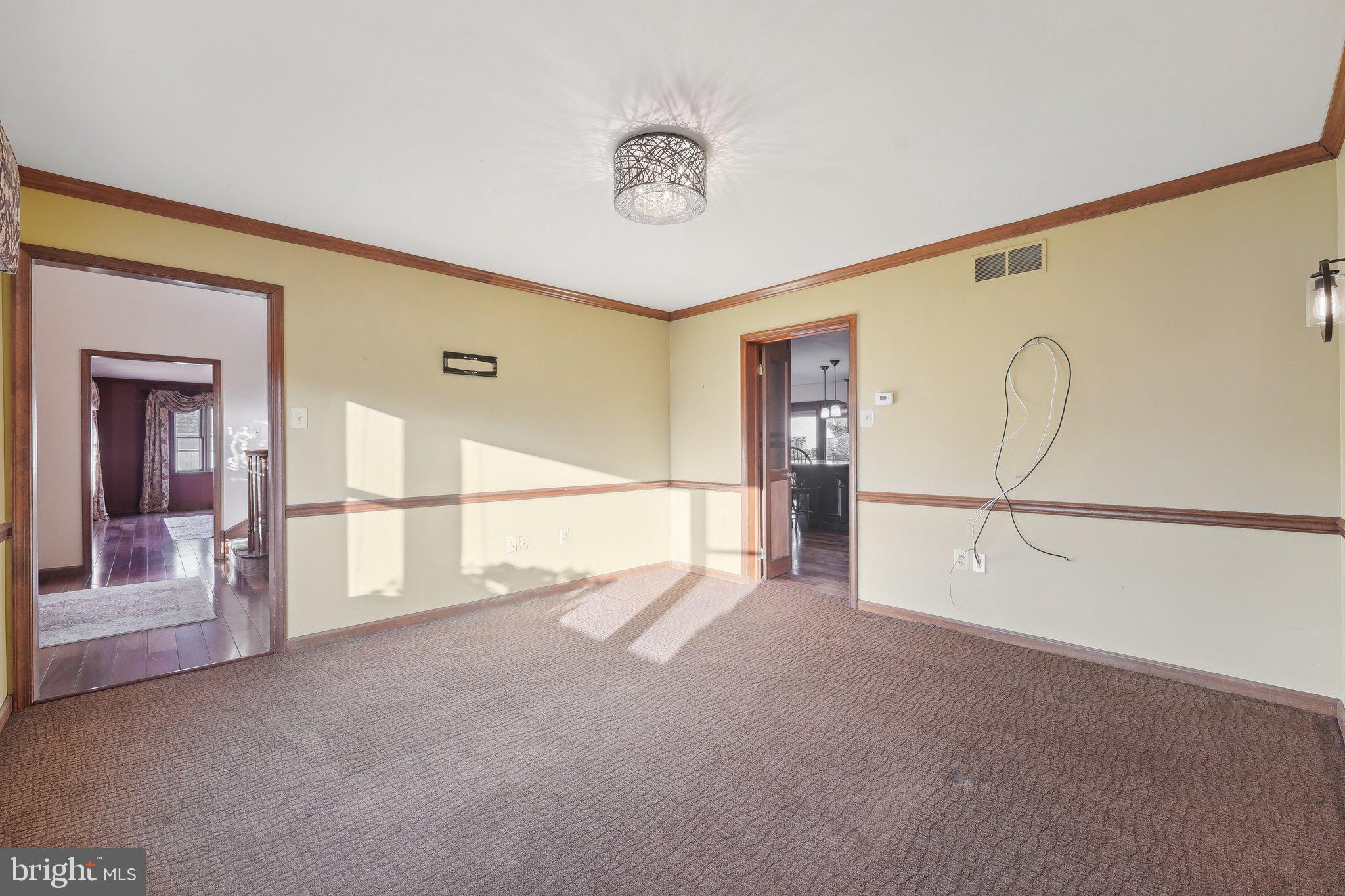 1832 Saxon Ln