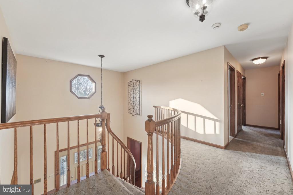 1832 Saxon Ln