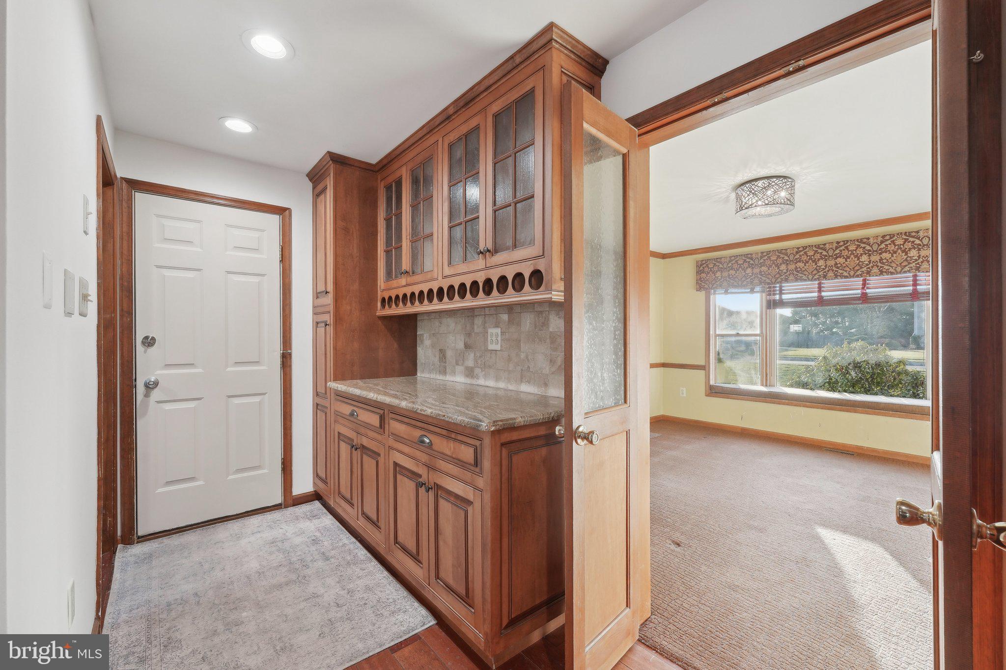 1832 Saxon Ln