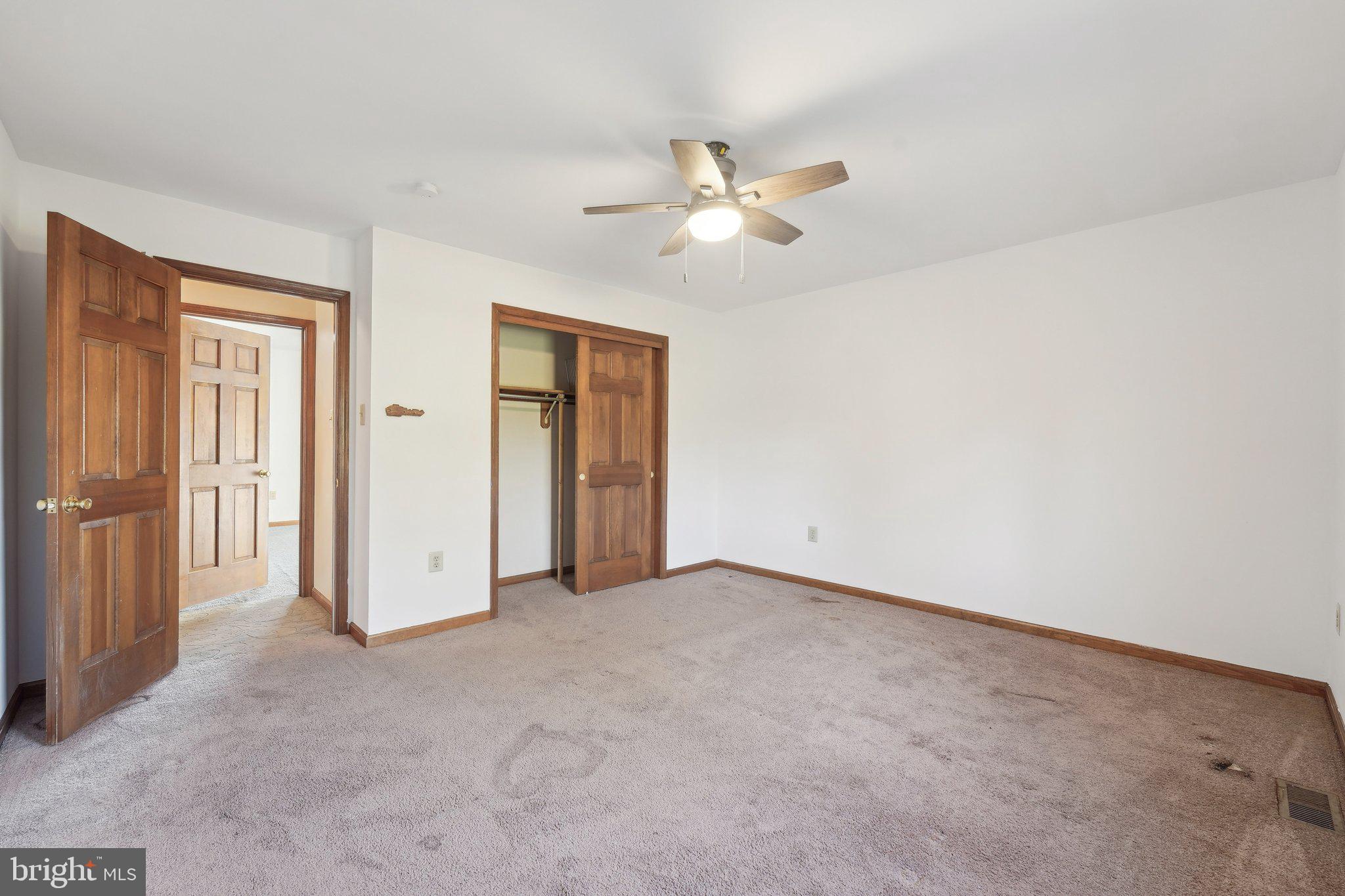 1832 Saxon Ln
