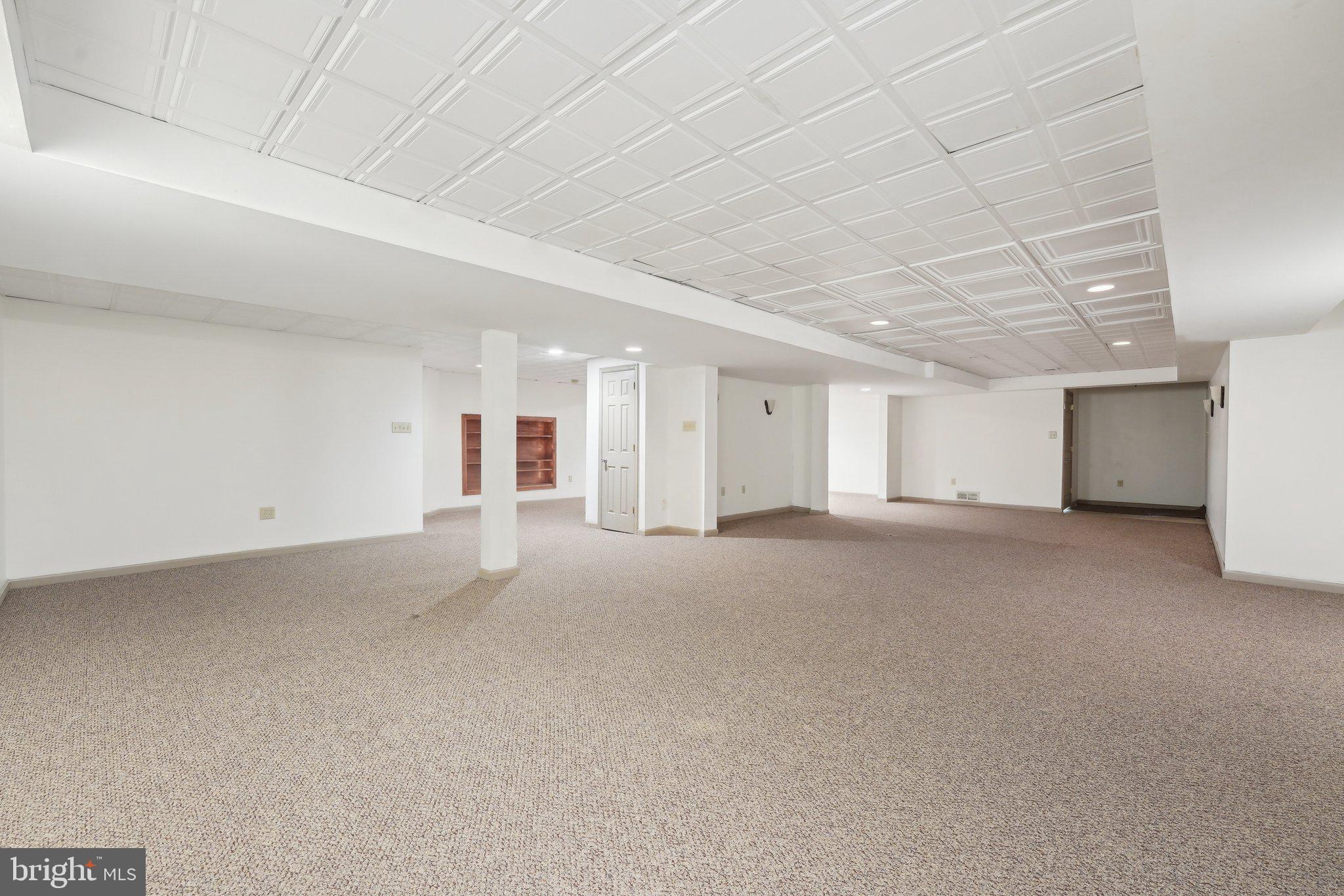 1832 Saxon Ln