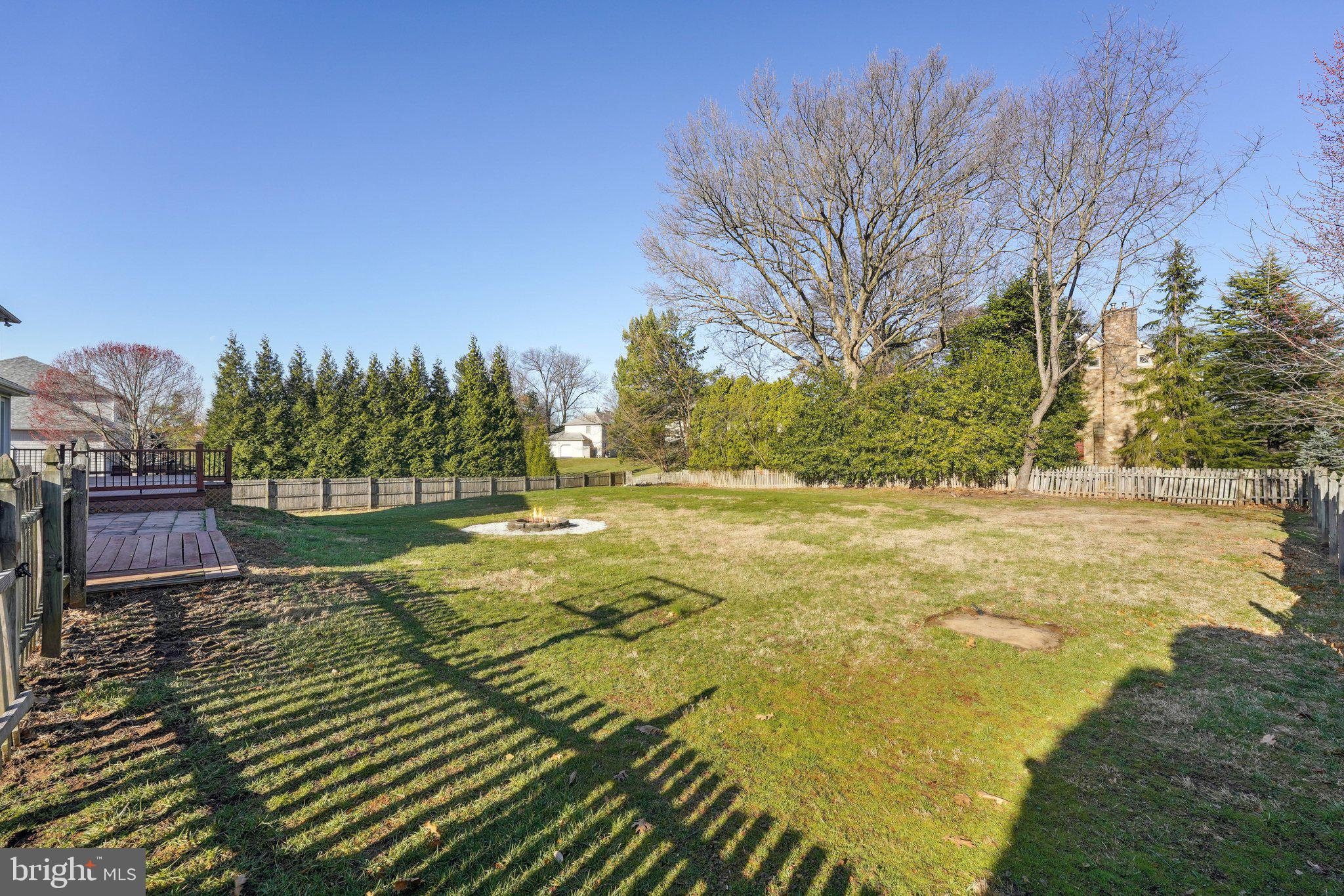 1832 Saxon Ln