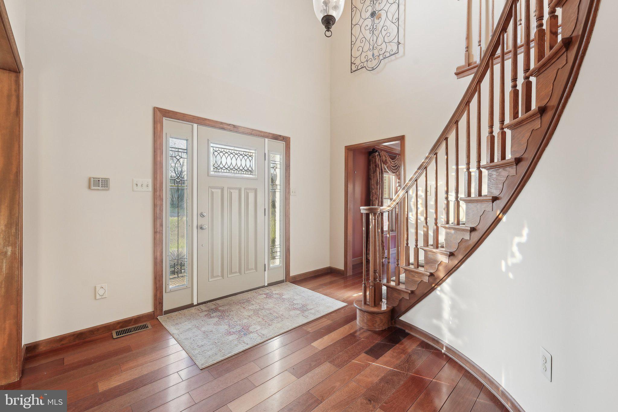 1832 Saxon Ln