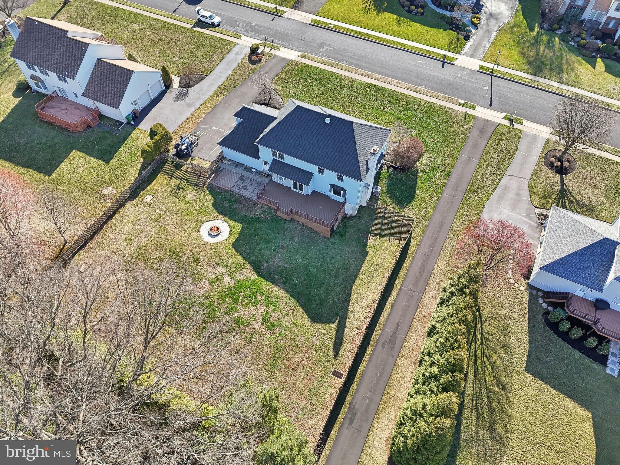 1832 Saxon Ln