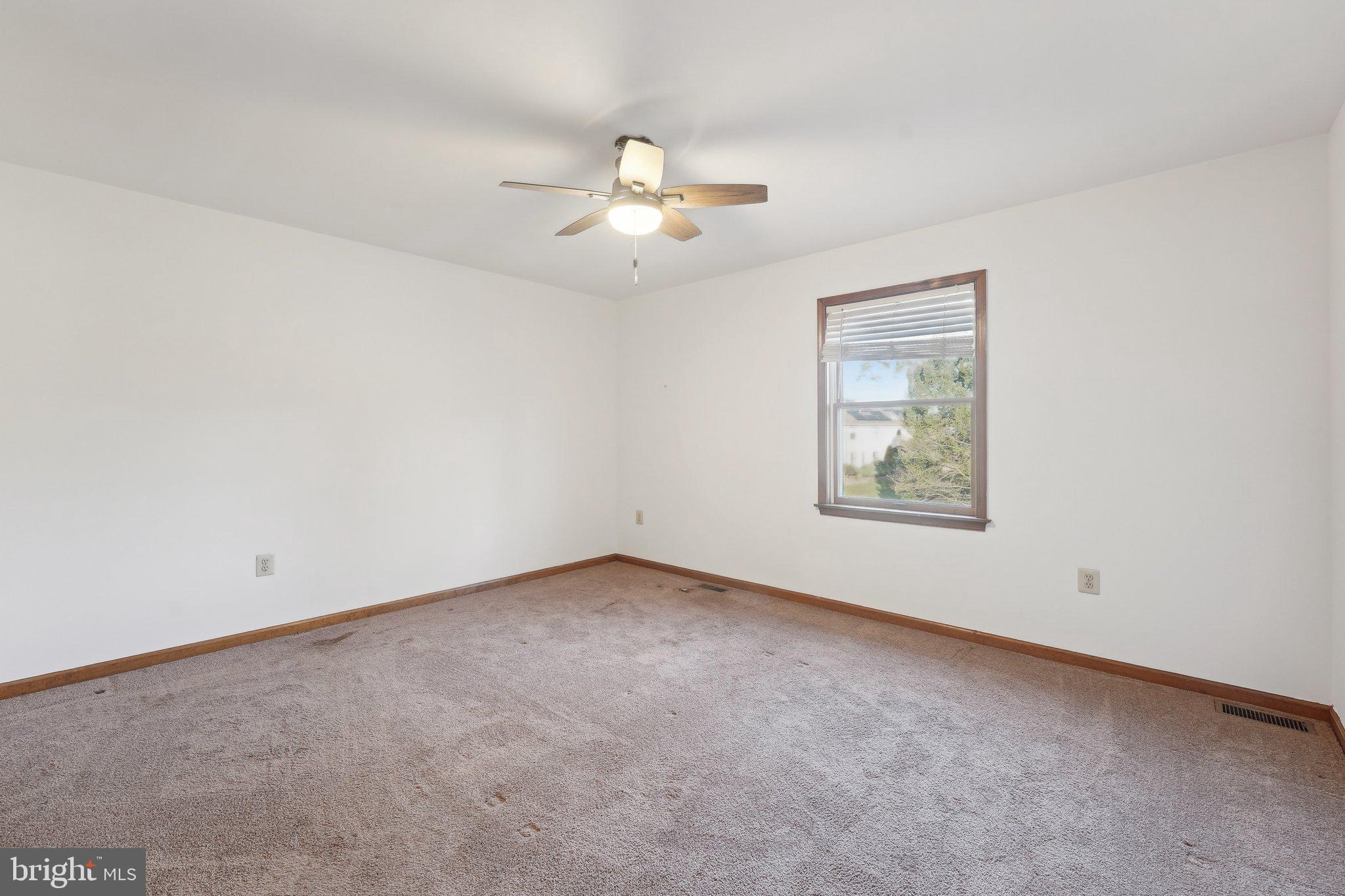 1832 Saxon Ln