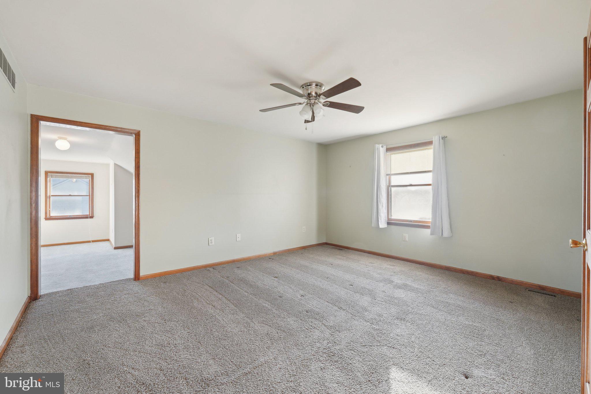 1832 Saxon Ln
