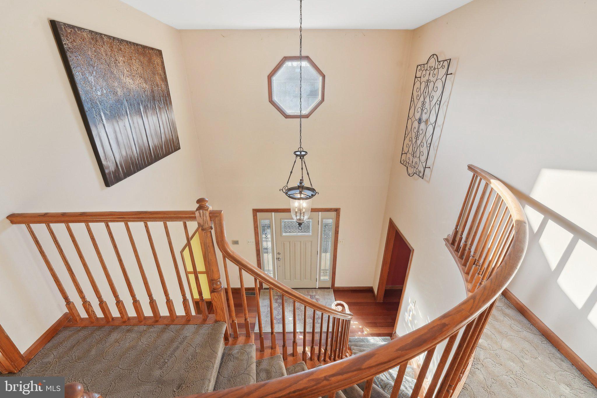 1832 Saxon Ln