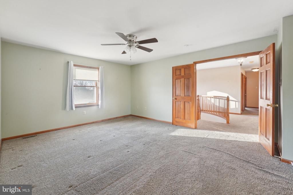 1832 Saxon Ln
