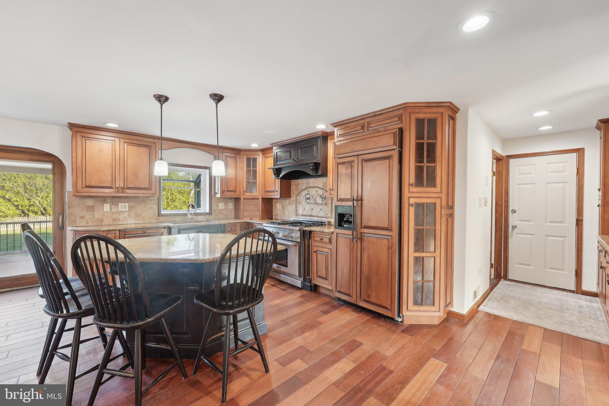 1832 Saxon Ln
