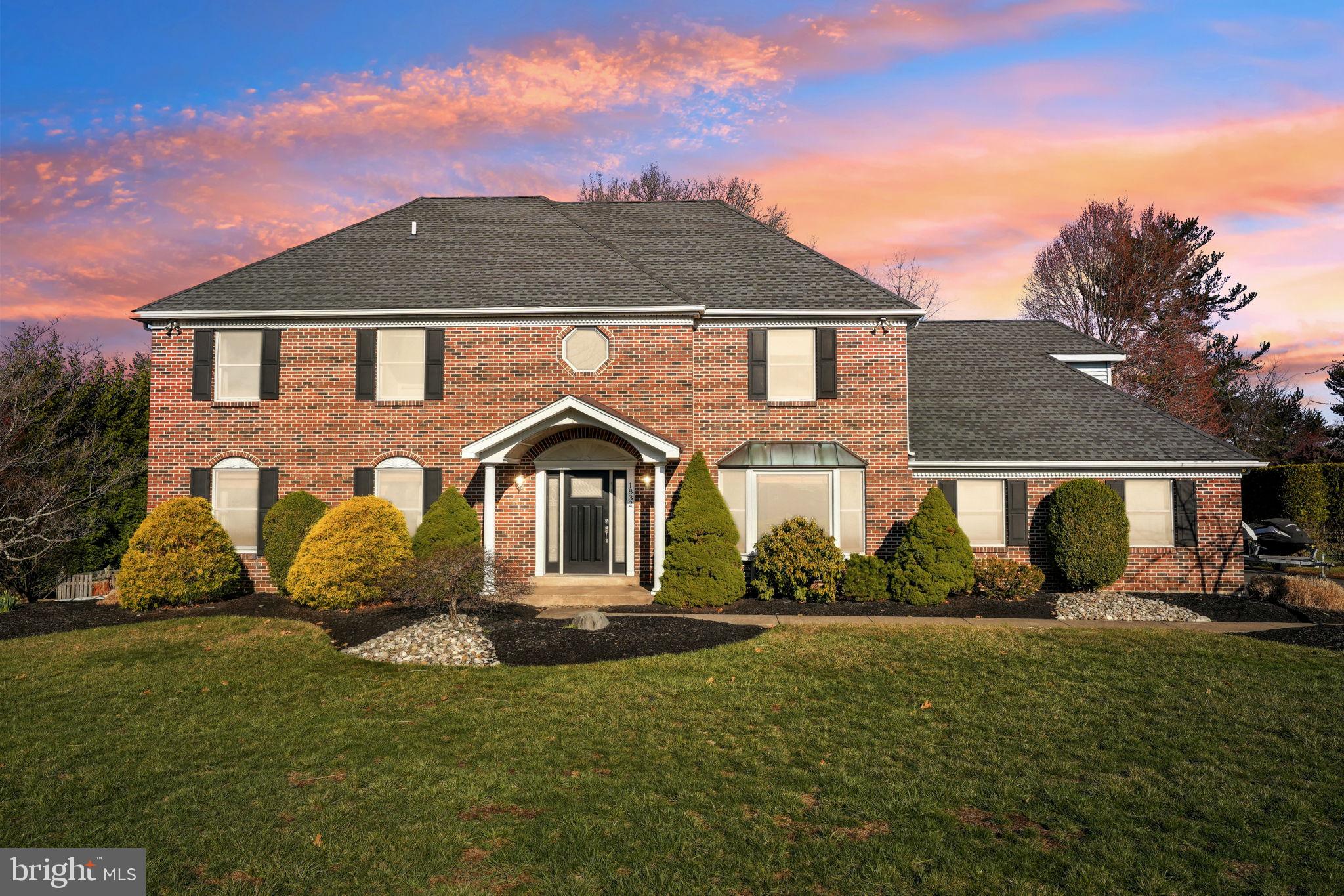 1832 Saxon Ln