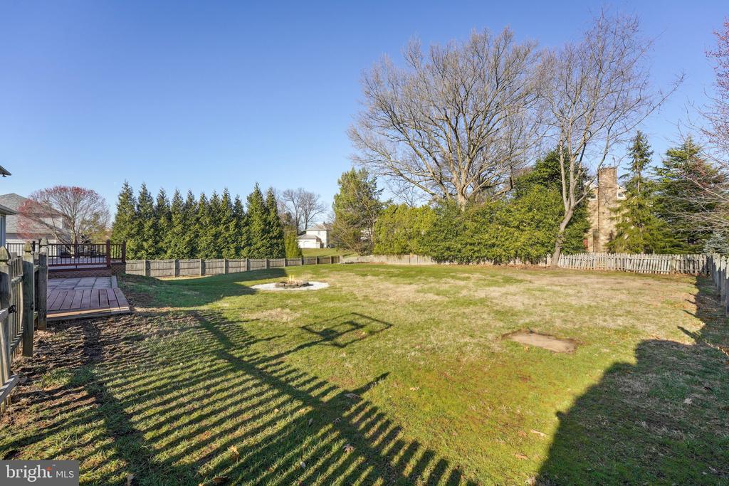 1832 Saxon Ln