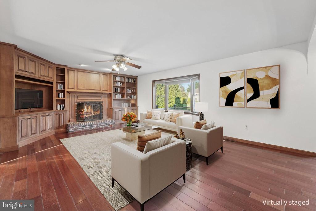 1832 Saxon Ln