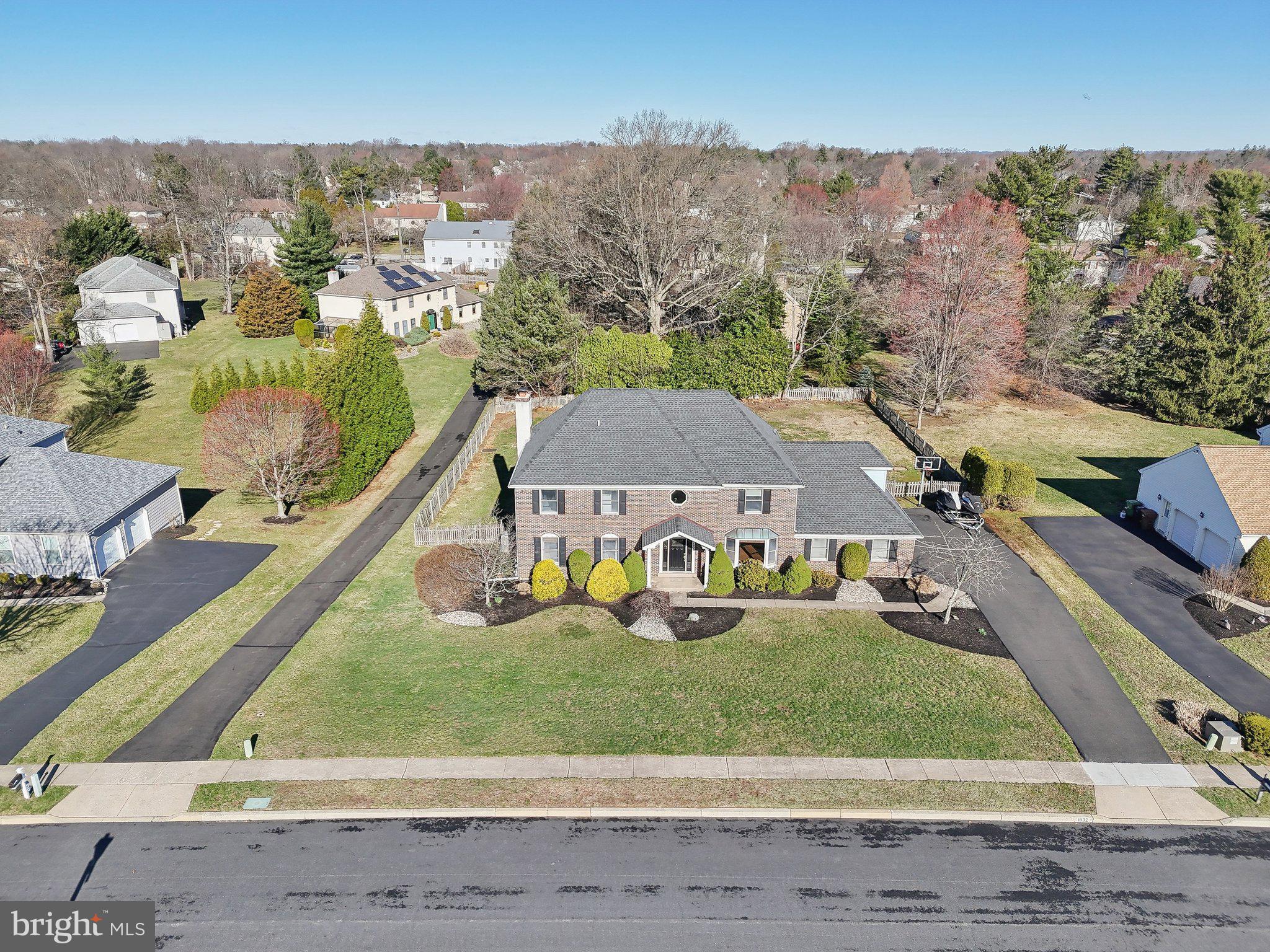 1832 Saxon Ln