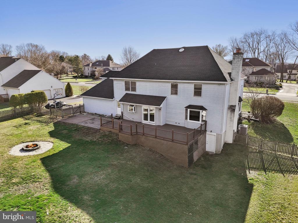 1832 Saxon Ln