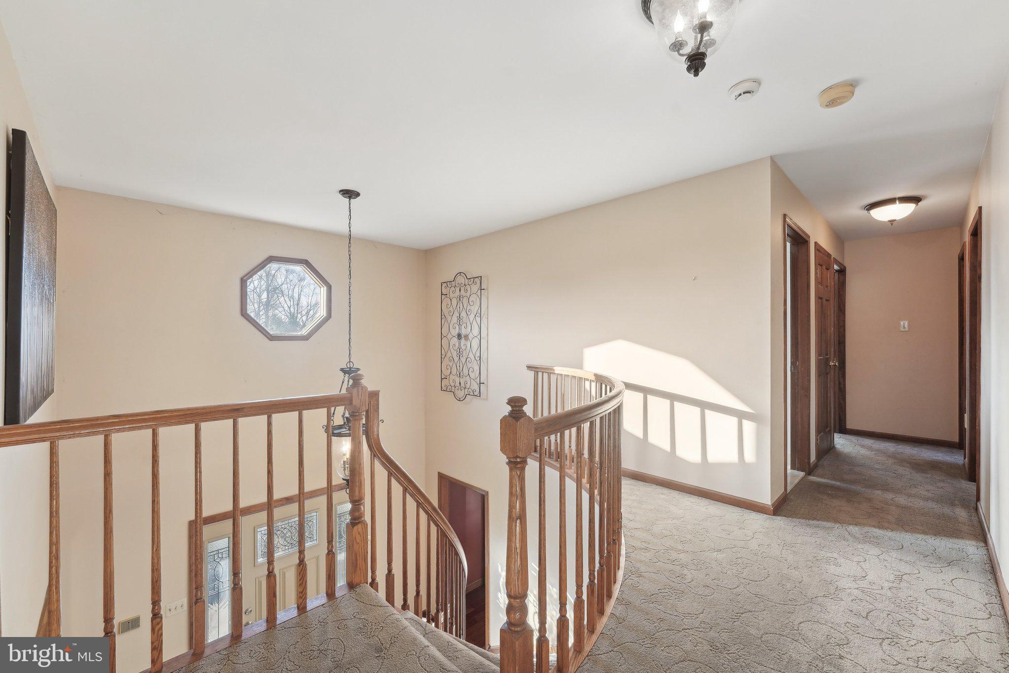 1832 Saxon Ln