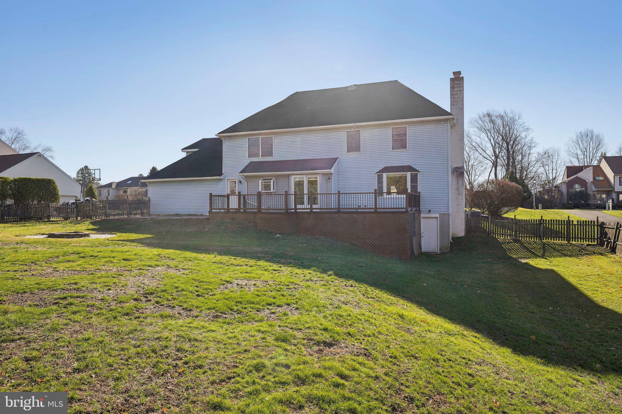 1832 Saxon Ln