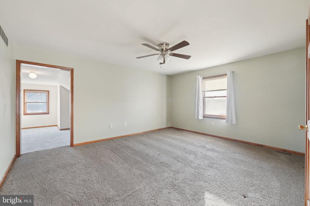 1832 Saxon Ln