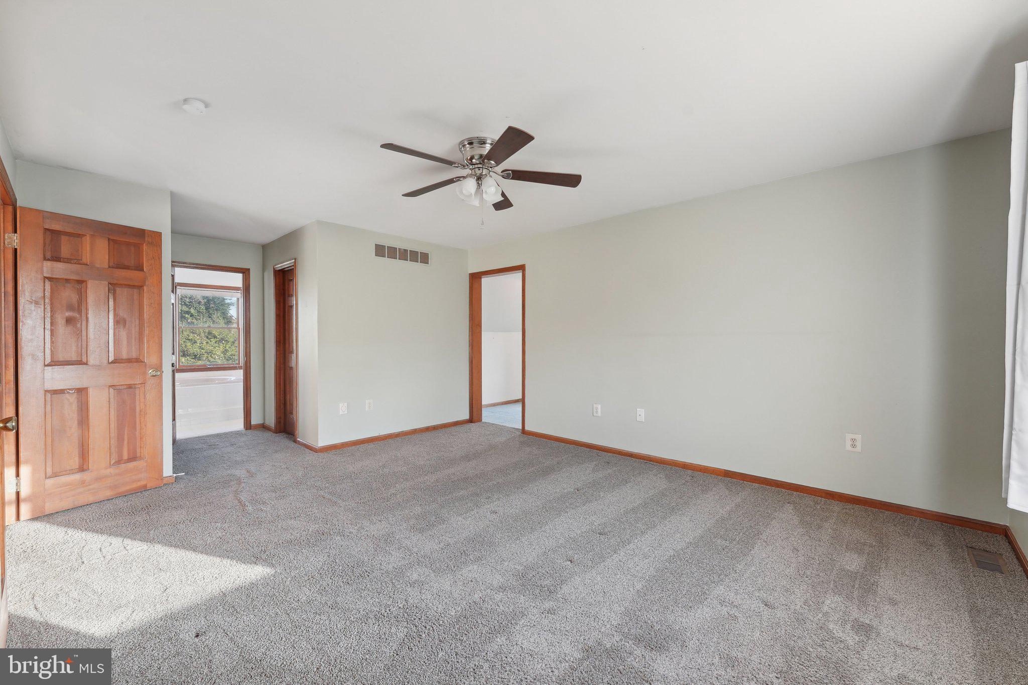 1832 Saxon Ln