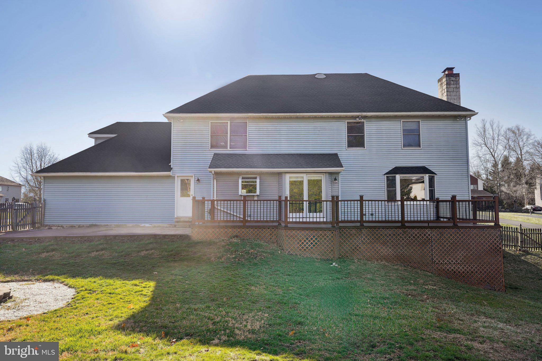 1832 Saxon Ln