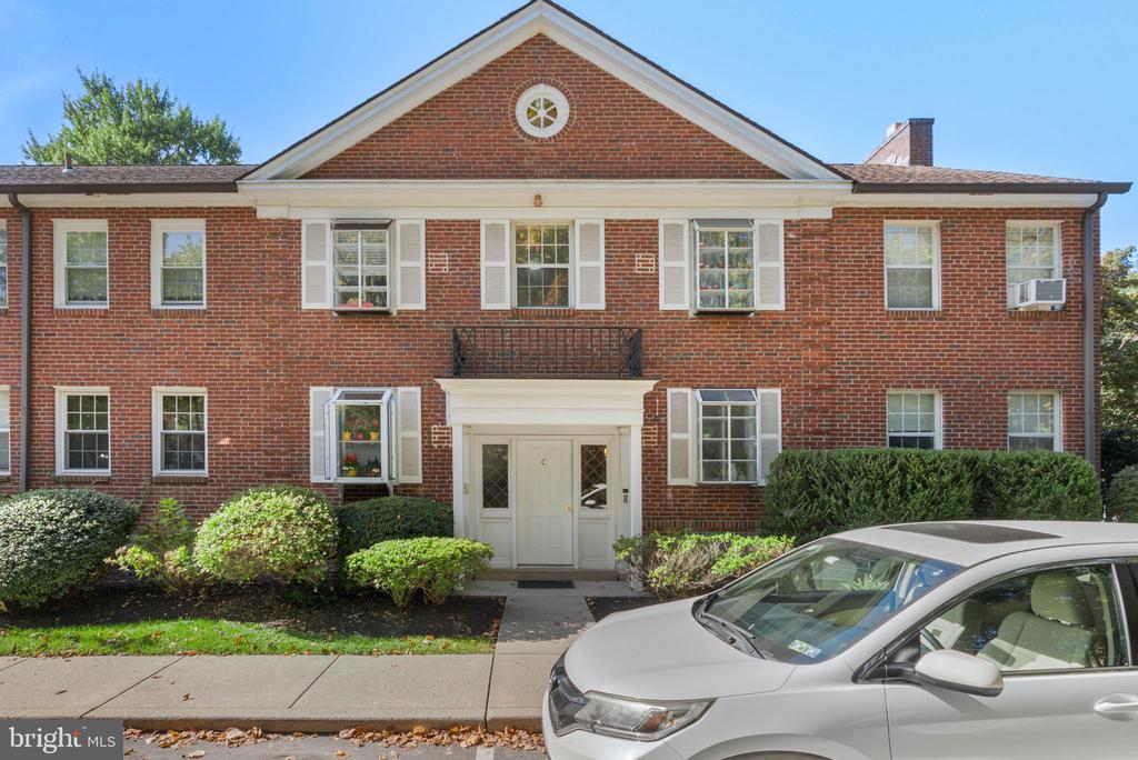 922 MONTGOMERY AVENUE C-2