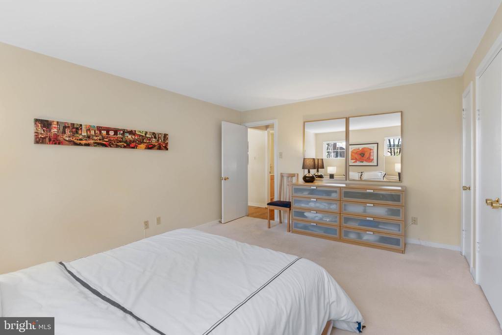 922 MONTGOMERY AVENUE C-2