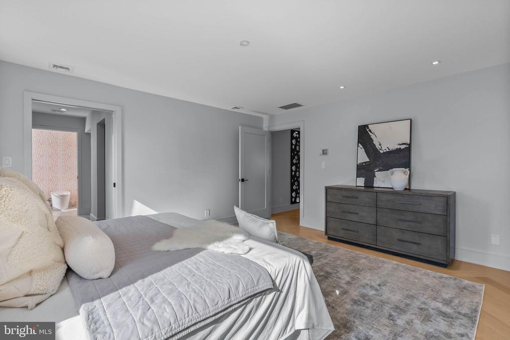 101 CHESWOLD LANE 2-F