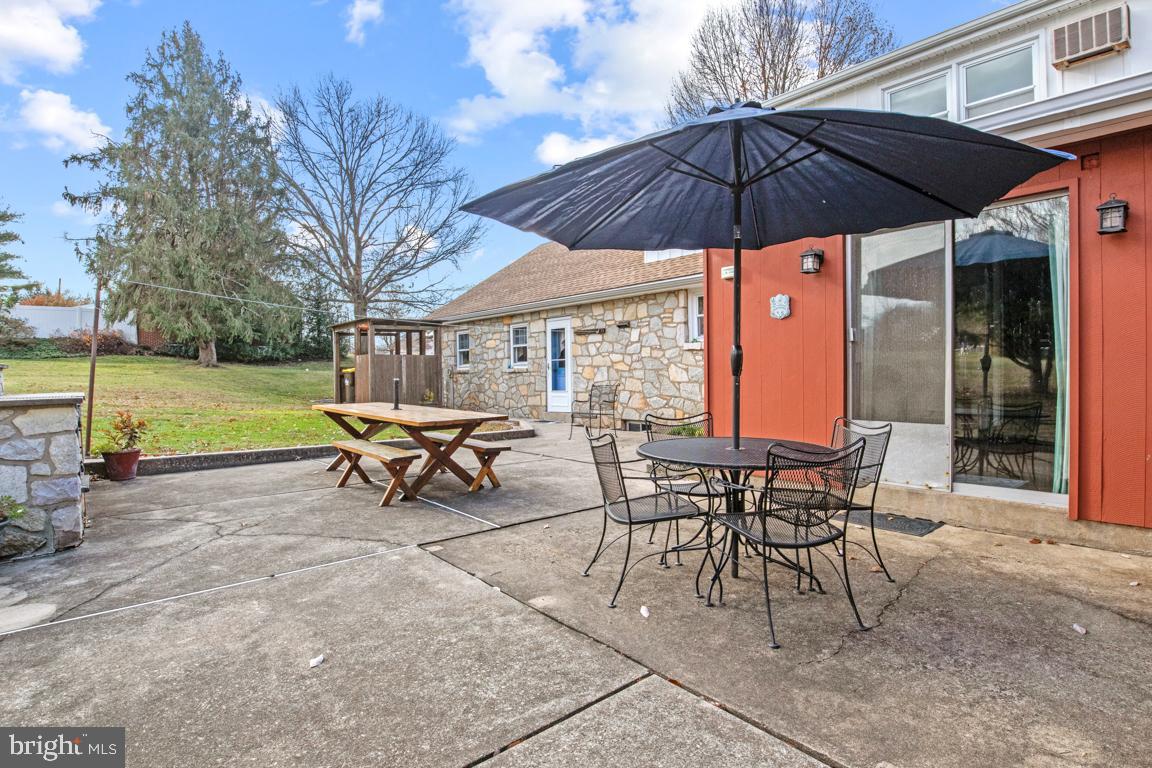 1758 GREEN BRIAR DRIVE