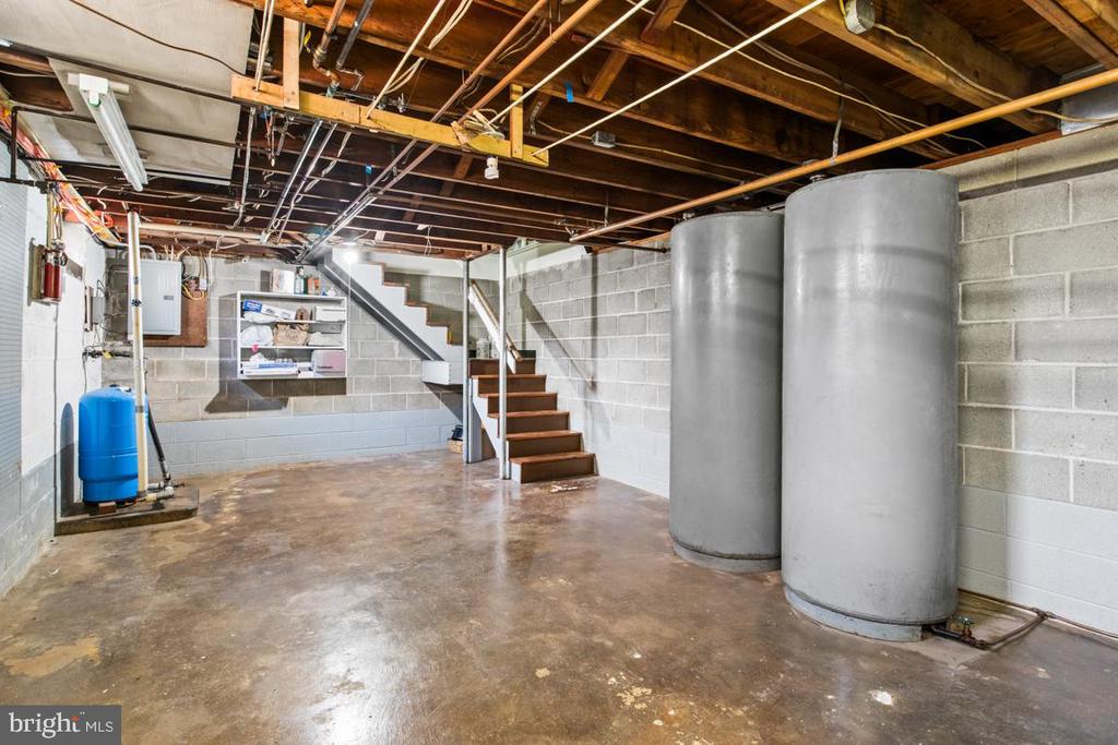 1758 GREEN BRIAR DRIVE