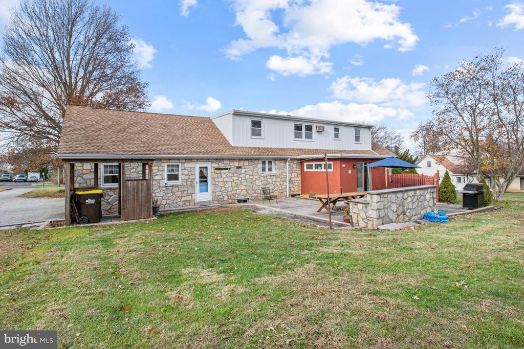 1758 GREEN BRIAR DRIVE