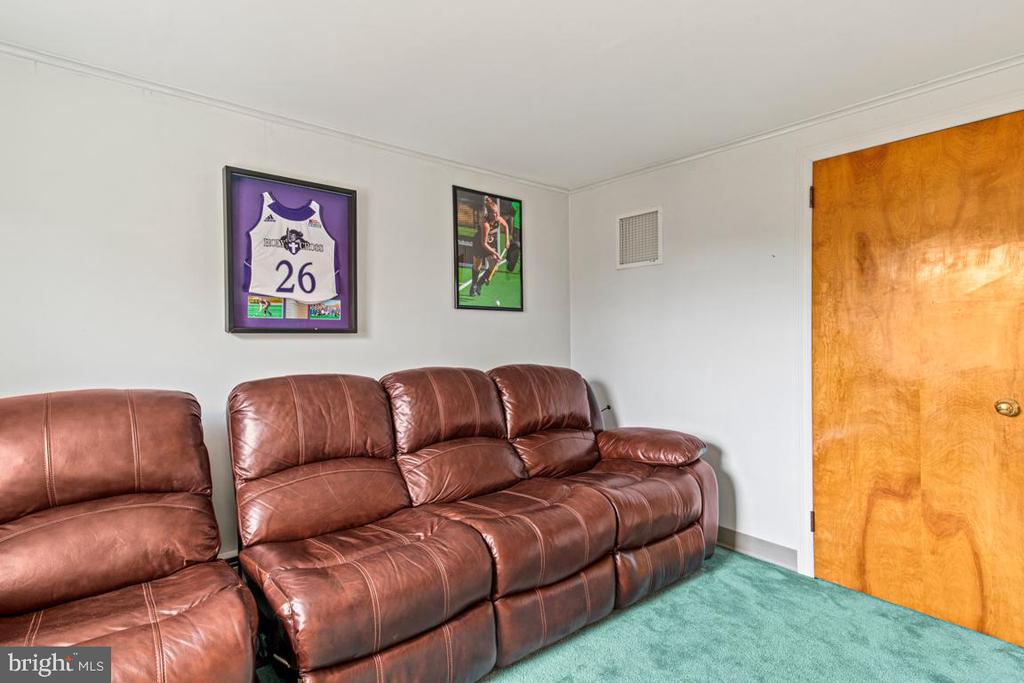 1758 GREEN BRIAR DRIVE